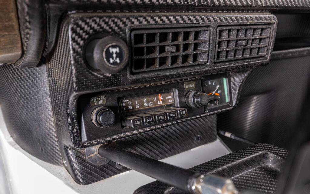 24G BRAT AMFM Radio Detail